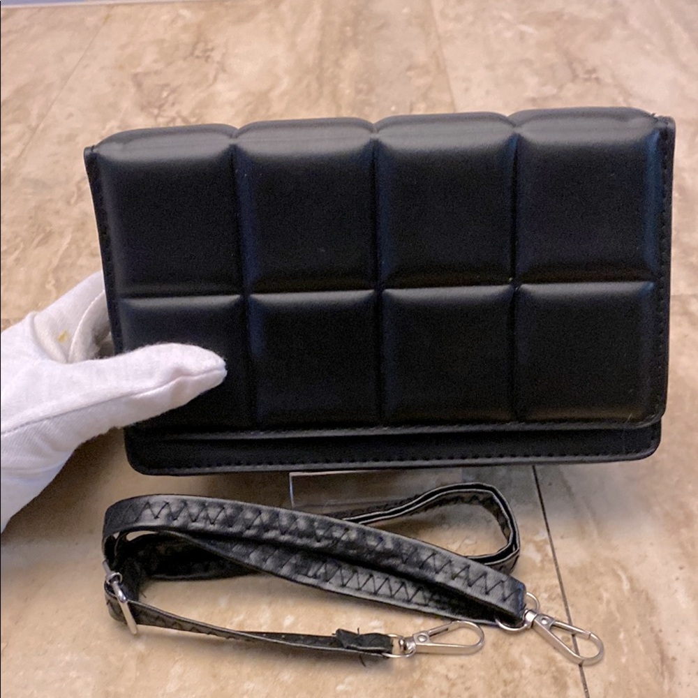 Crossbody-Quilted Real Leather Black unbranded New Cassette Bag